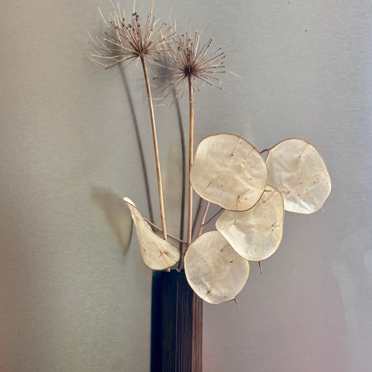 Magnetic vases for wildflowers